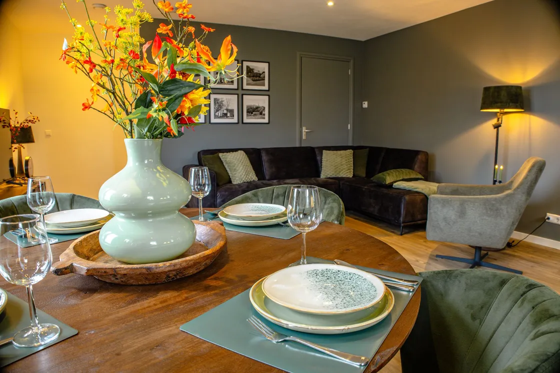 eettafel-bank-stoelachtergrond